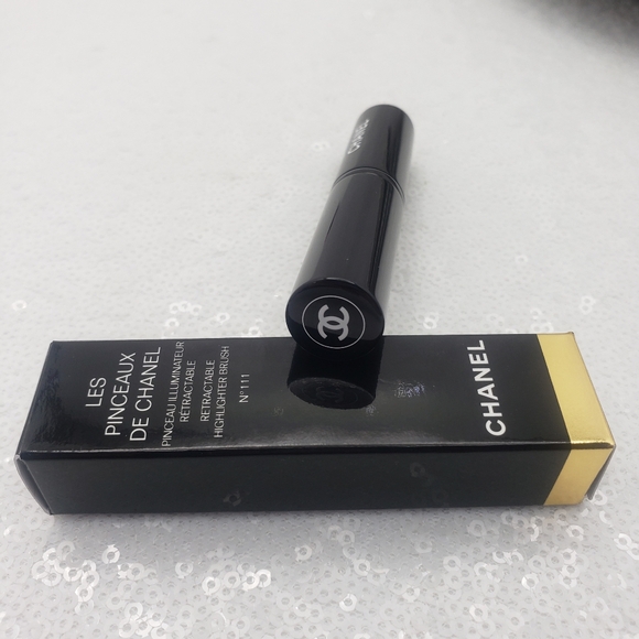 Chanel Retractable Highlighter Brush N°111 Luxury designer Small & Compact - Picture 6 of 7